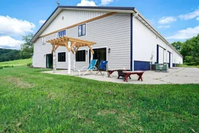 Spring Green, WI - The Zoo Barn! Pool, Hot Tub, Bball/Pkbl, Theater - image 83 of 85