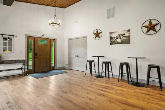 Spring Green, WI - The Zoo Barn! Pool, Hot Tub, Bball/Pkbl, Theater