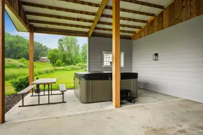 Spring Green, WI - The Zoo Barn! Pool, Hot Tub, Bball/Pkbl, Theater - image 78 of 85