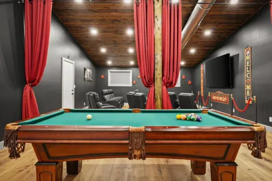Spring Green, WI - The Zoo Barn! Pool, Hot Tub, Bball/Pkbl, Theater