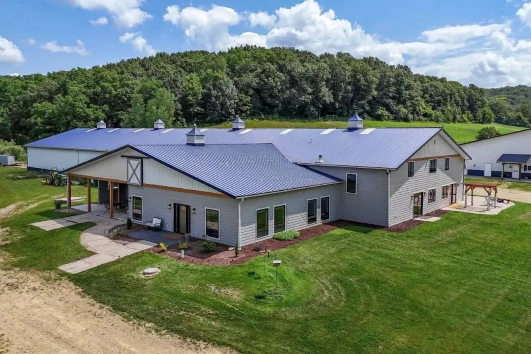 Spring Green, WI - The Zoo Barn! Pool, Hot Tub, Bball/Pkbl, Theater - image 1 of 85