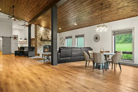Spring Green, WI - The Zoo Barn! Pool, Hot Tub, Bball/Pkbl, Theater