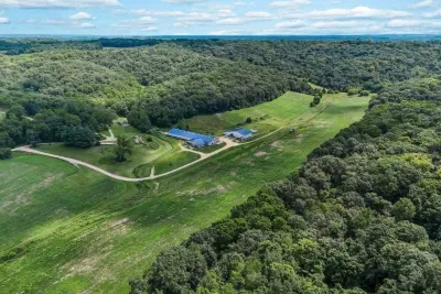Spring Green, WI - The Zoo Barn! Pool, Hot Tub, Bball/Pkbl, Theater - image 2 of 85