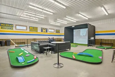 Marcellus, MI - Barn! Golf Sim/Theater/Slide/Hot Tub/Mini Golf/Bar - image 55 of 78
