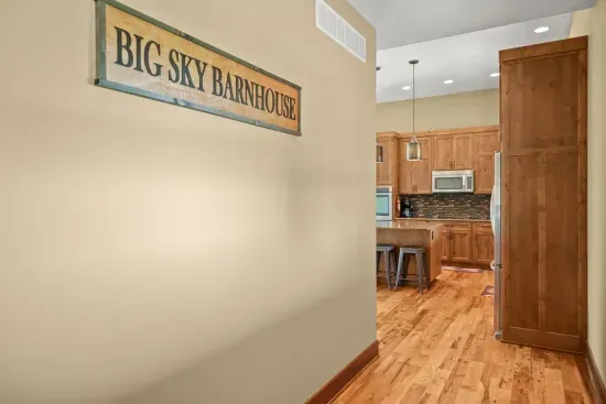 Marcellus, MI - Barn! Golf Sim/Theater/Slide/Hot Tub/Mini Golf/Bar