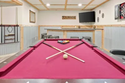 Marcellus, MI - Barn! Golf Sim/Theater/Slide/Hot Tub/Mini Golf/Bar - image 43 of 78