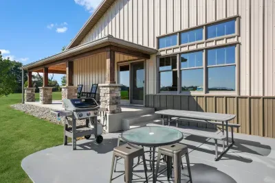 Marcellus, MI - Barn! Golf Sim/Theater/Slide/Hot Tub/Mini Golf/Bar - image 70 of 78
