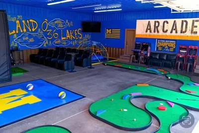Marcellus, MI - Golf Sim/5-Hole Mini Golf/B-Ball Court/Theater/Jungle Gym/Hot Tub/Firepit/Basement Saloon