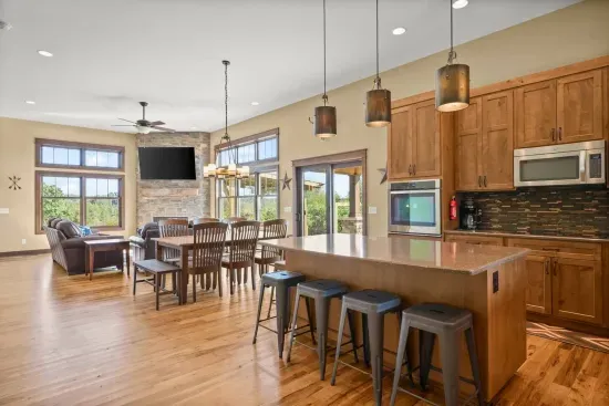 Marcellus, MI - Barn! Golf Sim/Theater/Slide/Hot Tub/Mini Golf/Bar
