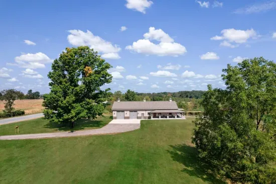Marcellus, MI - Barn! Golf Sim/Theater/Slide/Hot Tub/Mini Golf/Bar
