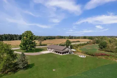 Marcellus, MI - Barn! Golf Sim/Theater/Slide/Hot Tub/Mini Golf/Bar - image 13 of 78