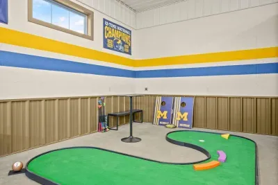 Marcellus, MI - Barn! Golf Sim/Theater/Slide/Hot Tub/Mini Golf/Bar - image 61 of 78