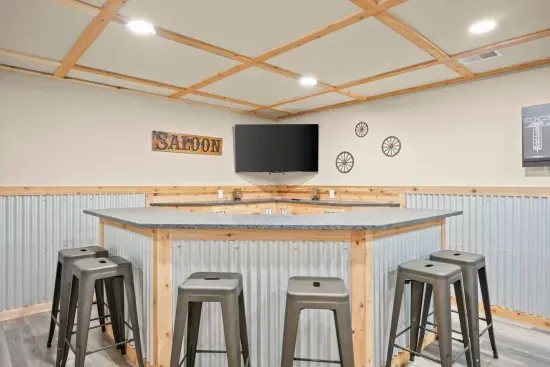 Marcellus, MI - Barn! Golf Sim/Theater/Slide/Hot Tub/Mini Golf/Bar