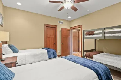 Marcellus, MI - Barn! Golf Sim/Theater/Slide/Hot Tub/Mini Golf/Bar - image 37 of 78