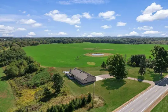 Marcellus, MI - Barn! Golf Sim/Theater/Slide/Hot Tub/Mini Golf/Bar