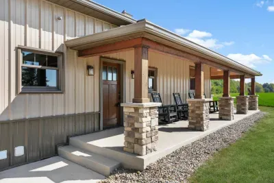 Marcellus, MI - Barn! Golf Sim/Theater/Slide/Hot Tub/Mini Golf/Bar - image 63 of 78
