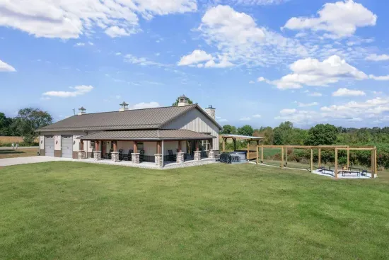 Marcellus, MI - Barn! Golf Sim/Theater/Slide/Hot Tub/Mini Golf/Bar