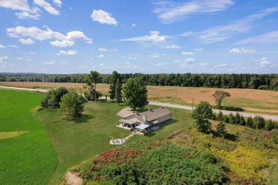 Marcellus, MI - Barn! Golf Sim/Theater/Slide/Hot Tub/Mini Golf/Bar