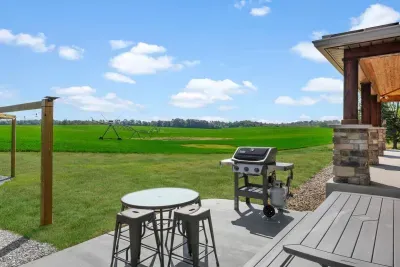 Marcellus, MI - Barn! Golf Sim/Theater/Slide/Hot Tub/Mini Golf/Bar - image 71 of 78