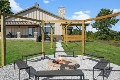 Marcellus, MI - Barn! Golf Sim/Theater/Slide/Hot Tub/Mini Golf/Bar - image 67 of 78