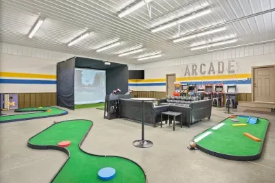 Marcellus, MI - Barn! Golf Sim/Theater/Slide/Hot Tub/Mini Golf/Bar - image 4 of 78