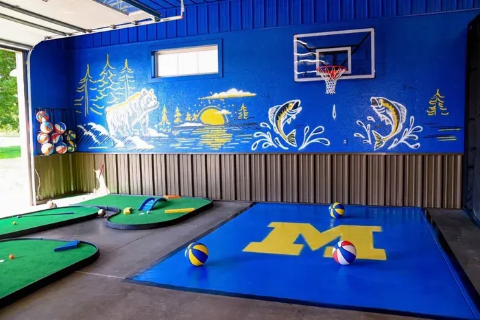 Marcellus, MI - Golf Sim/5-Hole Mini Golf/B-Ball Court/Theater/Jungle Gym/Hot Tub/Firepit/Basement Saloon - image 4 of 85