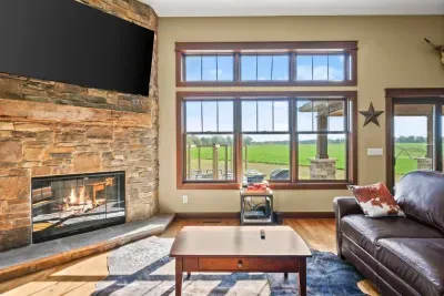 Marcellus, MI - Barn! Golf Sim/Theater/Slide/Hot Tub/Mini Golf/Bar - image 27 of 78