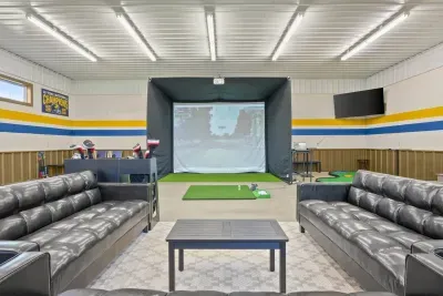 Marcellus, MI - Barn! Golf Sim/Theater/Slide/Hot Tub/Mini Golf/Bar - image 56 of 78