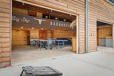 Arena, WI - Barnhouse! 2 Pools, MiniGolf, Indoor Park, Theater - image 79 of 84