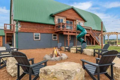 Arena, WI - Barnhouse! 2 Pools, MiniGolf, Indoor Park, Theater - image 28 of 84