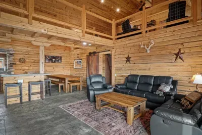Arena, WI - Barnhouse! 2 Pools, MiniGolf, Indoor Park, Theater - image 32 of 84