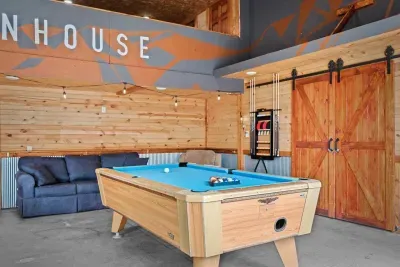 Arena, WI - Barnhouse! 2 Pools, MiniGolf, Indoor Park, Theater - image 83 of 84
