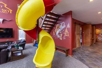 Cloquet, MN - Helipad Barn! Indoor Bowling, 30-ft Slide, Sports Bar - image 26 of 124