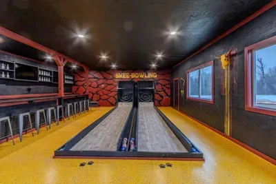 Cloquet, MN - Helipad Barn! Indoor Bowling, 30-ft Slide, Sports Bar - image 43 of 124