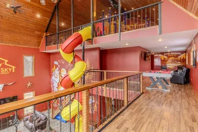 Cloquet, MN - Helipad Barn! Indoor Bowling, 30-ft Slide, Sports Bar - image 18 of 124