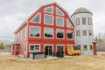 Cloquet, MN - Helipad Barn! Indoor Bowling, 30-ft Slide, Sports Bar - image 103 of 124