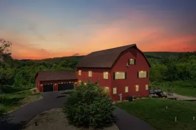 Merrimac, WI - Barn! Golf Sim, Theater, Slide, HotTub, Sauna, Bar - image 13 of 89