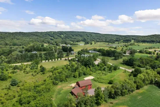 Merrimac, WI - Barn! Golf Sim, Theater, Slide, HotTub, Sauna, Bar