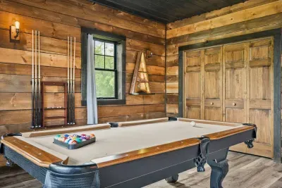 Merrimac, WI - Barn! Golf Sim, Theater, Slide, HotTub, Sauna, Bar - image 6 of 89