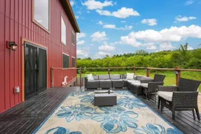 Merrimac, WI - Barn! Golf Sim, Theater, Slide, HotTub, Sauna, Bar - image 71 of 89