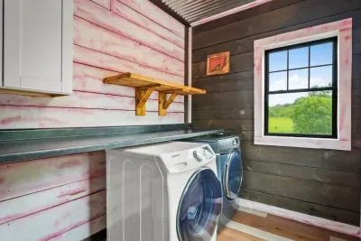 Merrimac, WI - Barn! Golf Sim, Theater, Slide, HotTub, Sauna, Bar - image 80 of 89