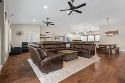 Terre Haute, IN - Barndo! Pool, Hot Tub, Slide, Sport Court, Theater - image 22 of 68