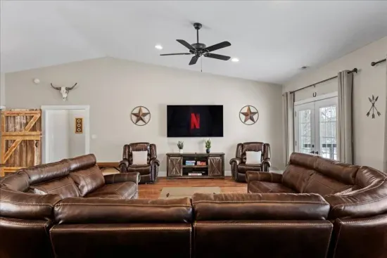 Terre Haute, IN - Barndo! Pool, Hot Tub, Slide, Sport Court, Theater