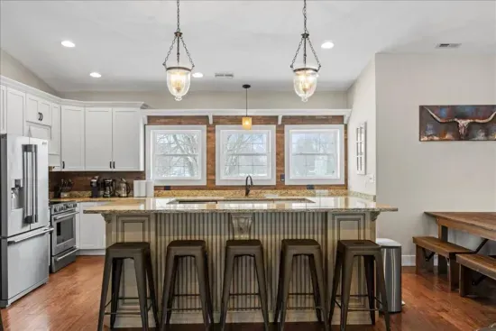 Terre Haute, IN - Barndo! Pool, Hot Tub, Slide, Sport Court, Theater