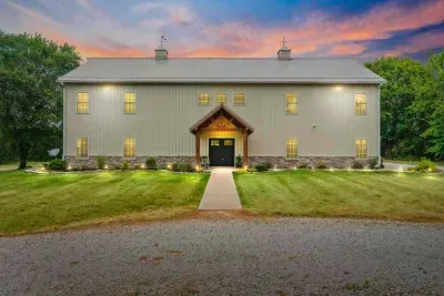 Terre Haute, IN - Barndo! Pool, Hot Tub, Slide, Sport Court, Theater - image 2 of 68