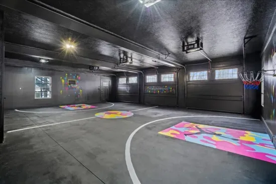 Terre Haute, IN - Barndo! Pool, Hot Tub, Slide, Sport Court, Theater