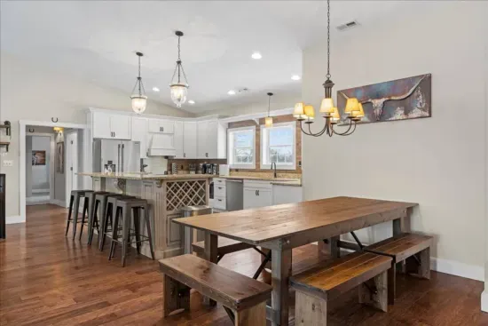 Terre Haute, IN - Barndo! Pool, Hot Tub, Slide, Sport Court, Theater