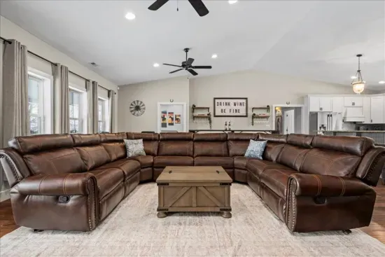 Terre Haute, IN - Barndo! Pool, Hot Tub, Slide, Sport Court, Theater