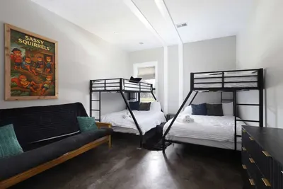 Big Rapids, MI - Barnapalooza! Indoor Glass Pool/Slide, Sleeps 20+ - image 35 of 79