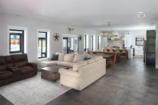 Big Rapids, MI - Barnapalooza! Indoor Glass Pool/Slide, Sleeps 20+